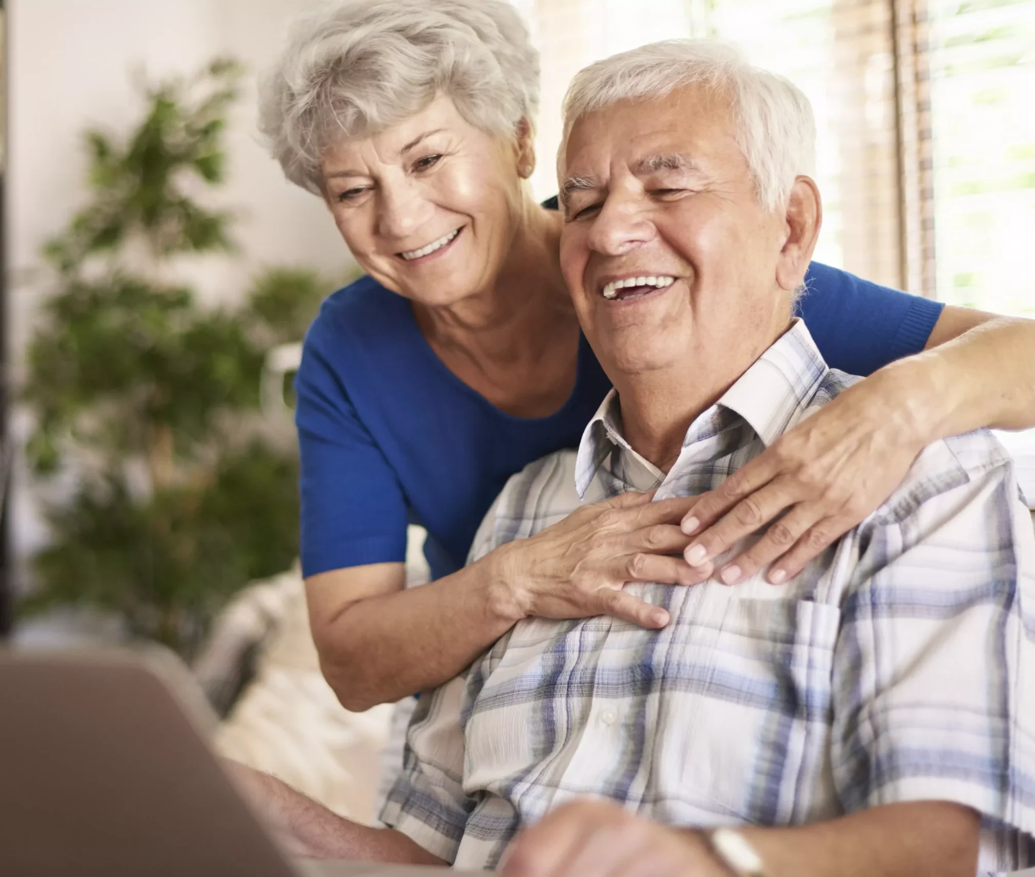 happy-grandparents-using-their-digital-laptop (4)